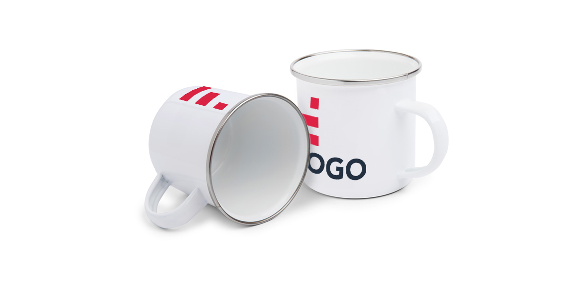 Tasse en métal émaillé